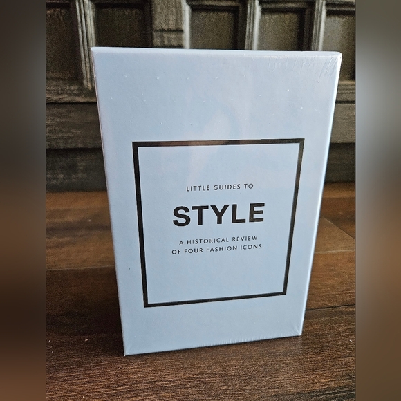 NIP Little Guides To Style Fashion Books Set - Picture 4 of 5